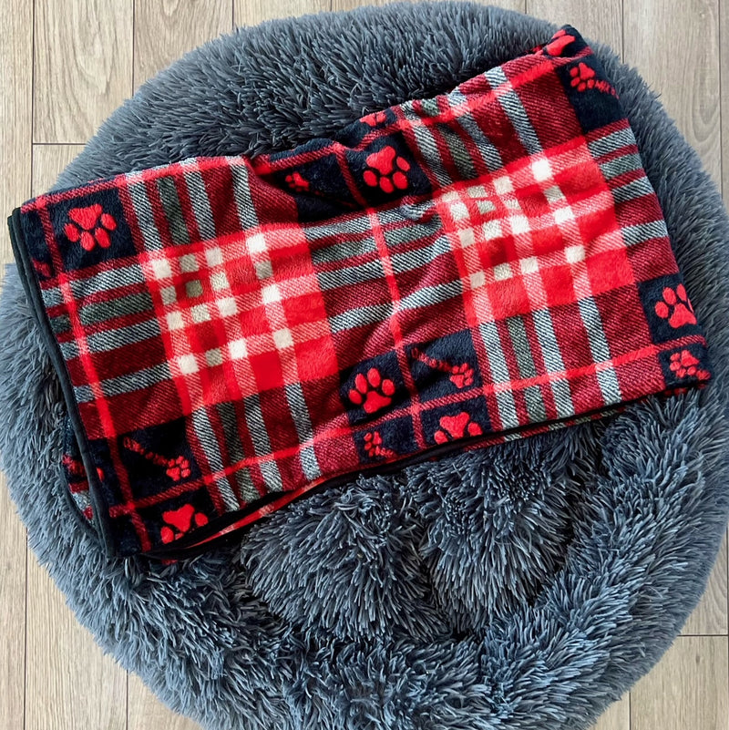 Max & Neo Red, Black & White Flannel Throw Blanket, 50" x 60" (Case of 20)